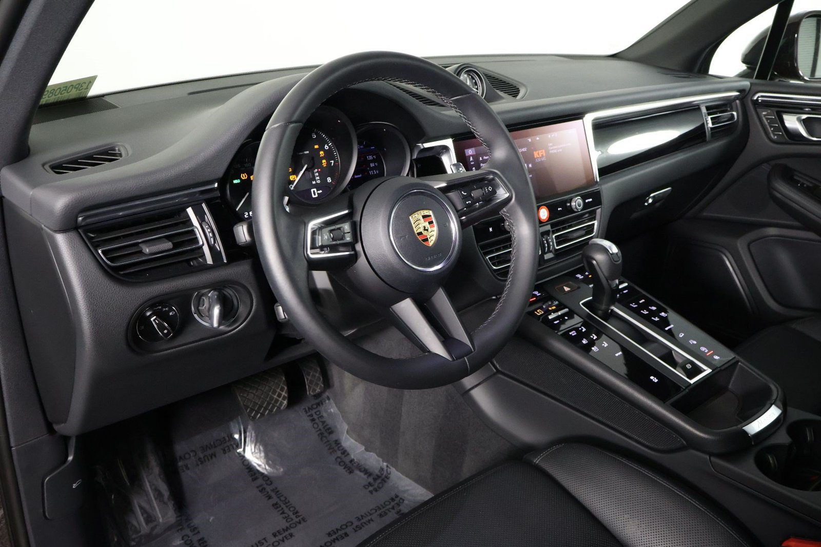 Certified 2023 Porsche Macan AWD/4WD image 4