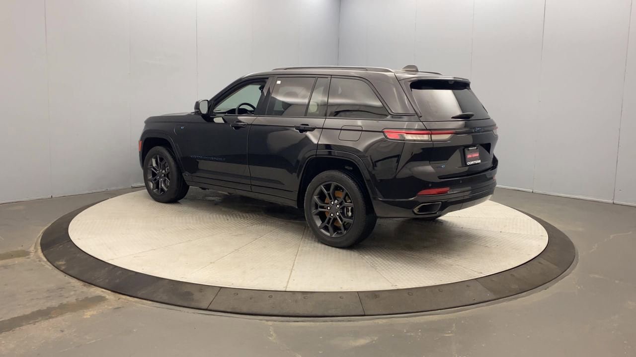 Used 2023 Jeep Grand Cherokee 30th Anniversary AWD/4WD image 3