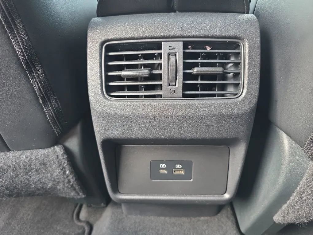 Used 2022 Nissan Rogue SV w/ SV Premium Package image 40