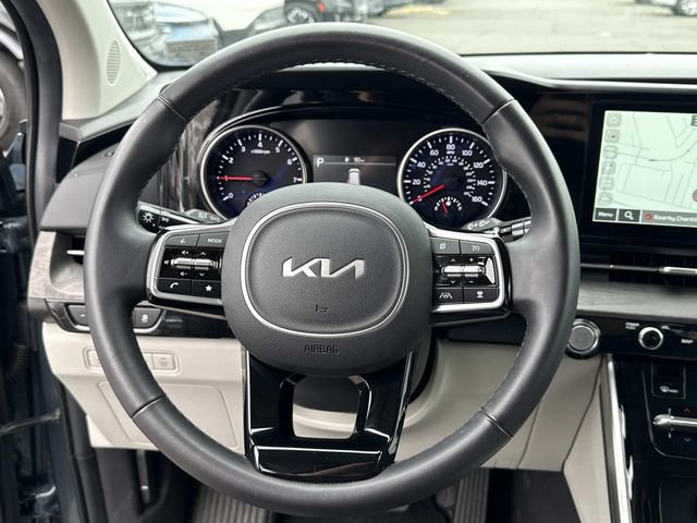 Used 2024 Kia Carnival EX image 18