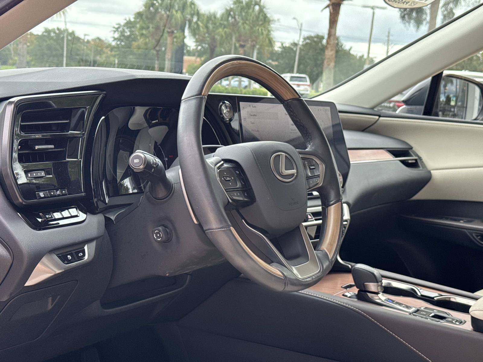 Used 2024 Lexus RX 350h w/ Convenience Package AWD/4WD image 16