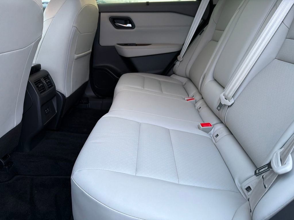 Used 2023 Nissan Rogue SV w/ SV Premium B Package image 25