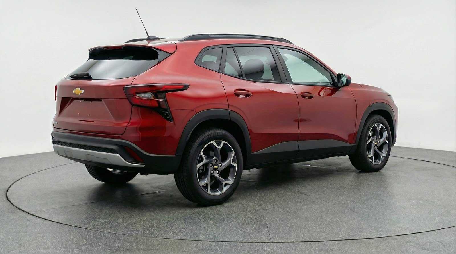 Used 2025 Chevrolet Trax LT FWD image 9