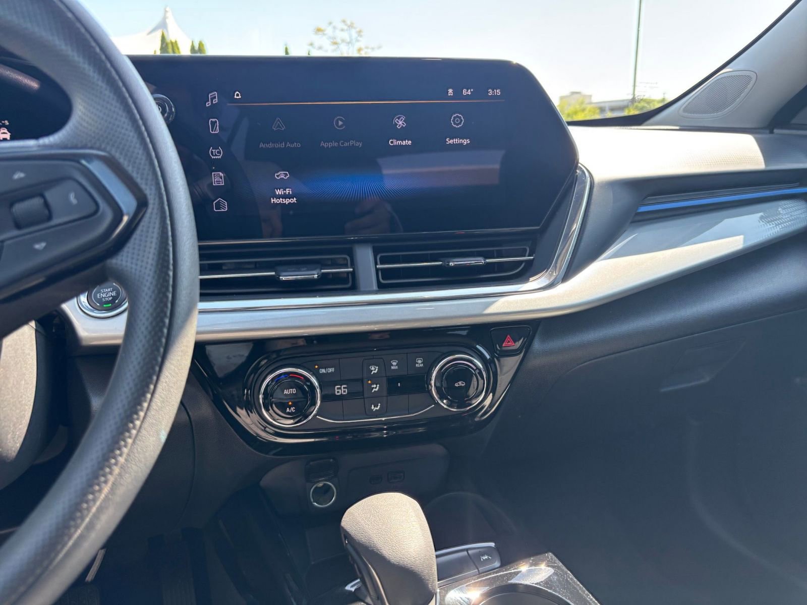 Used 2025 Chevrolet Trax LT FWD image 17