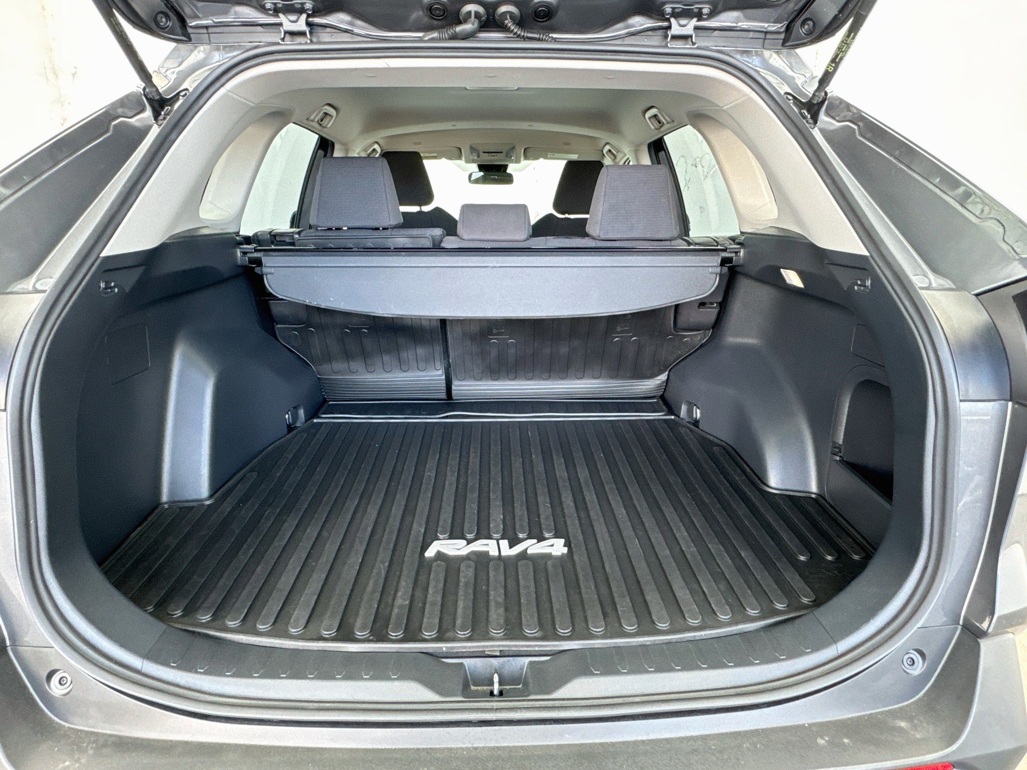 Used 2025 Toyota RAV4 LE AWD/4WD image 17
