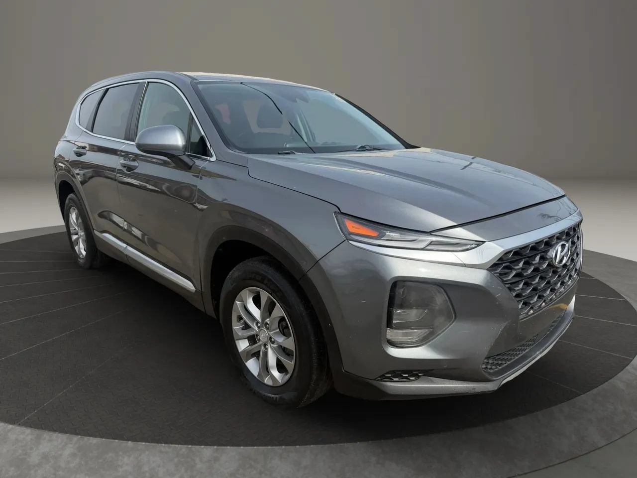 Used 2019 Hyundai Santa Fe SE FWD image 2