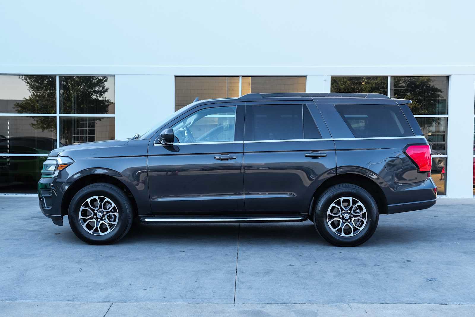 Used 2023 Ford Expedition XLT RWD image 17