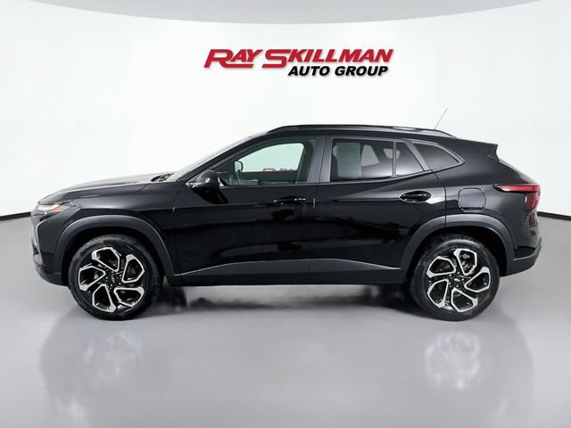 Used 2024 Chevrolet Trax RS w/ Driver Confidence Package FWD image 4