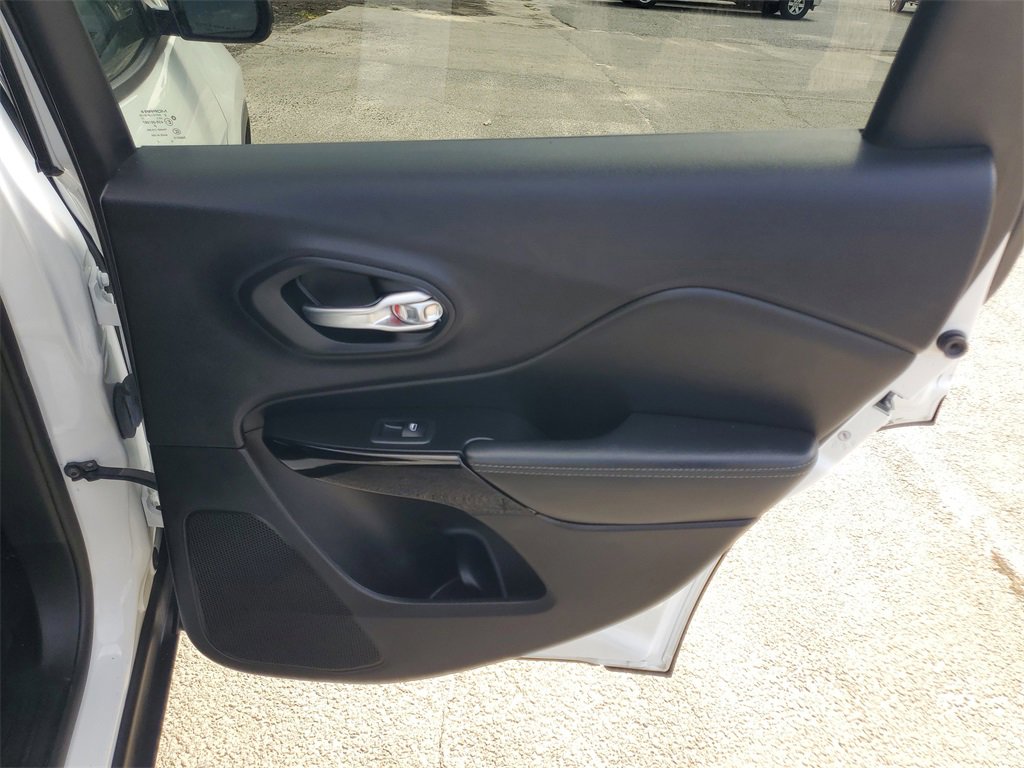 Used 2023 Jeep Cherokee Altitude Lux image 33