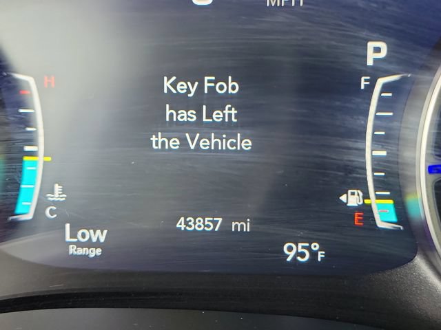 Used 2023 Chrysler Pacifica Touring-L FWD image 28