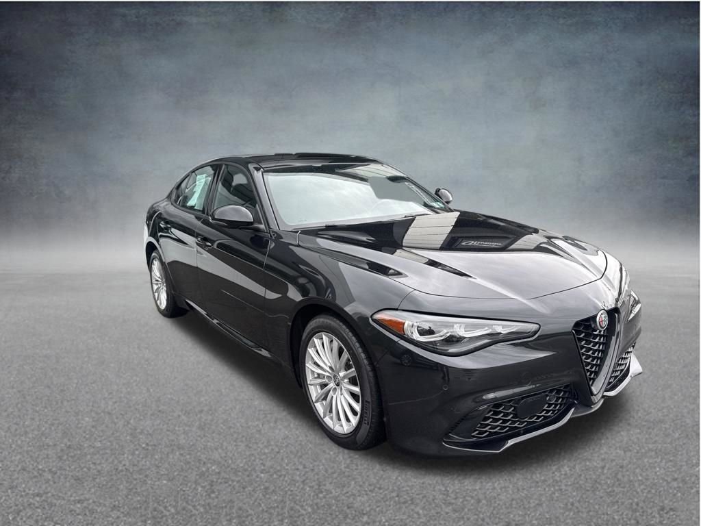 Used 2024 Alfa Romeo Giulia Sprint AWD/4WD image 8