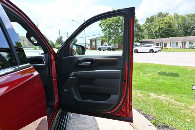 Used 2026 Chevrolet Suburban High Country AWD/4WD image 18