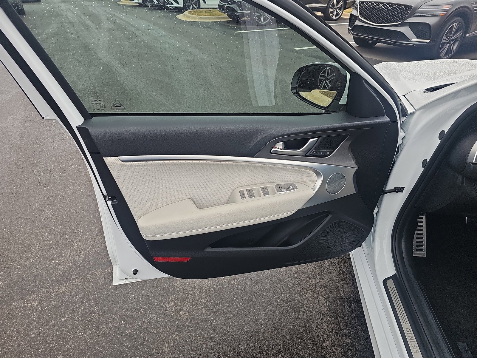 Used 2025 Genesis G70 3.3T Advanced image 11