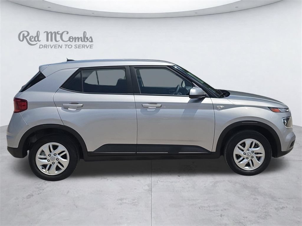 Certified 2025 Hyundai Venue SE FWD image 9