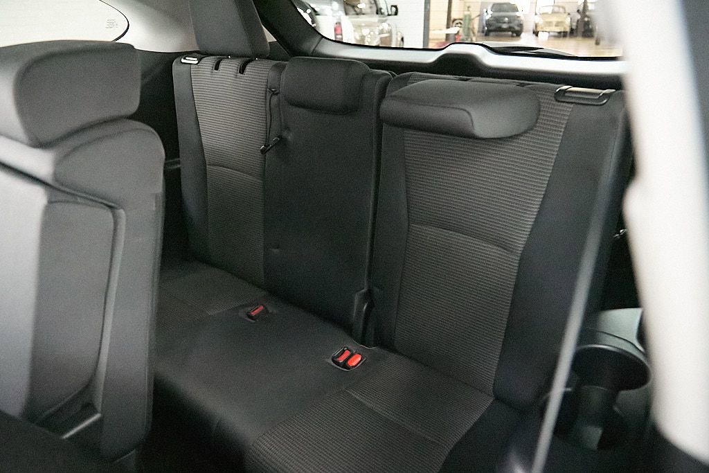 Used 2023 Toyota Highlander LE image 24