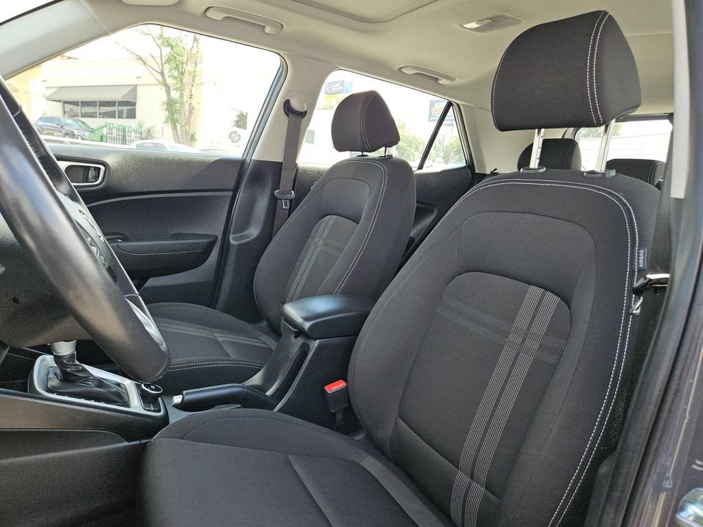 Used 2025 Hyundai Venue SEL FWD image 16