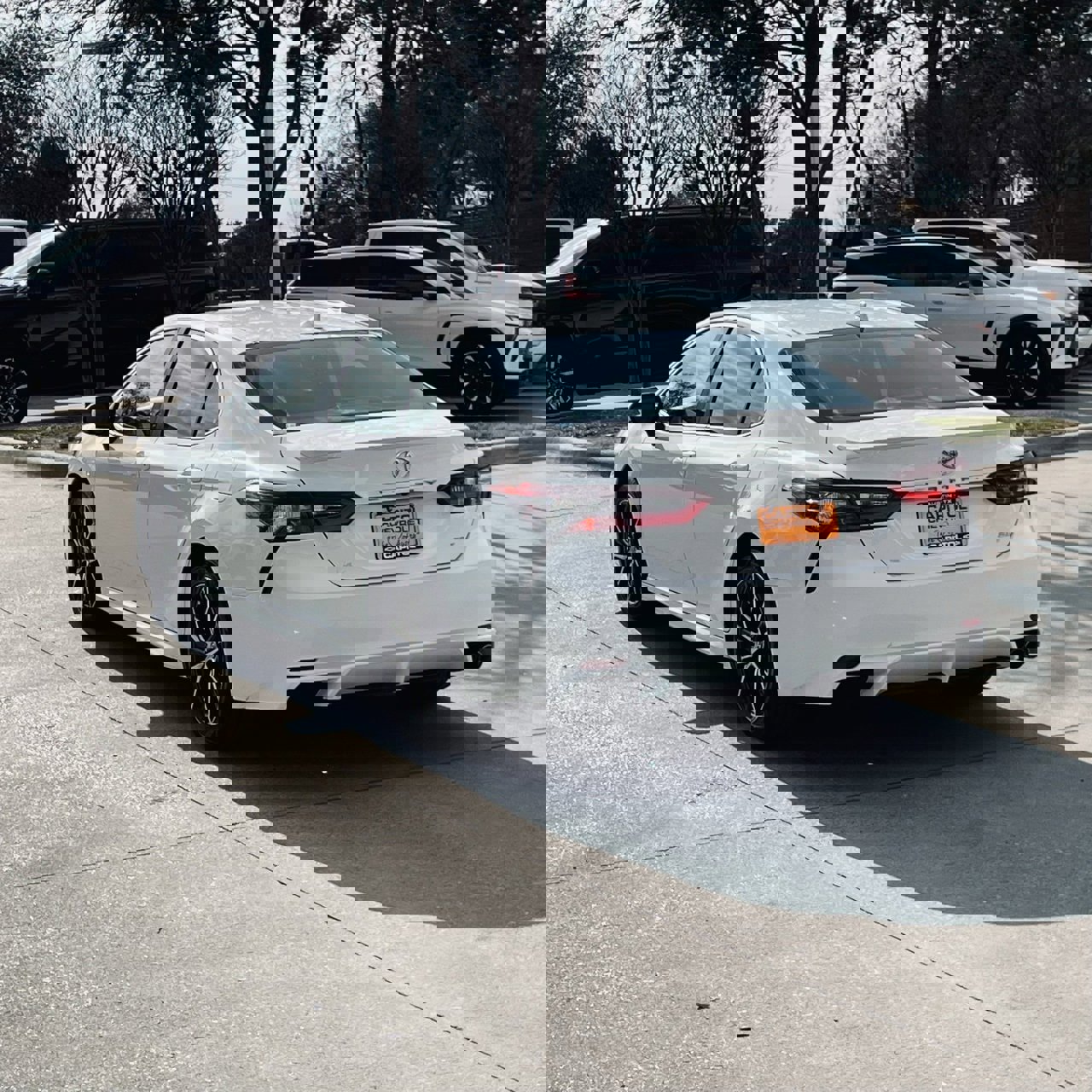 Used 2024 Toyota Camry SE image 4