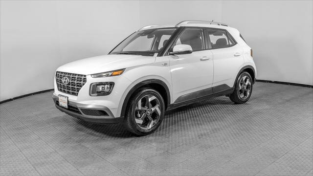 Used 2025 Hyundai Venue SEL FWD image 2