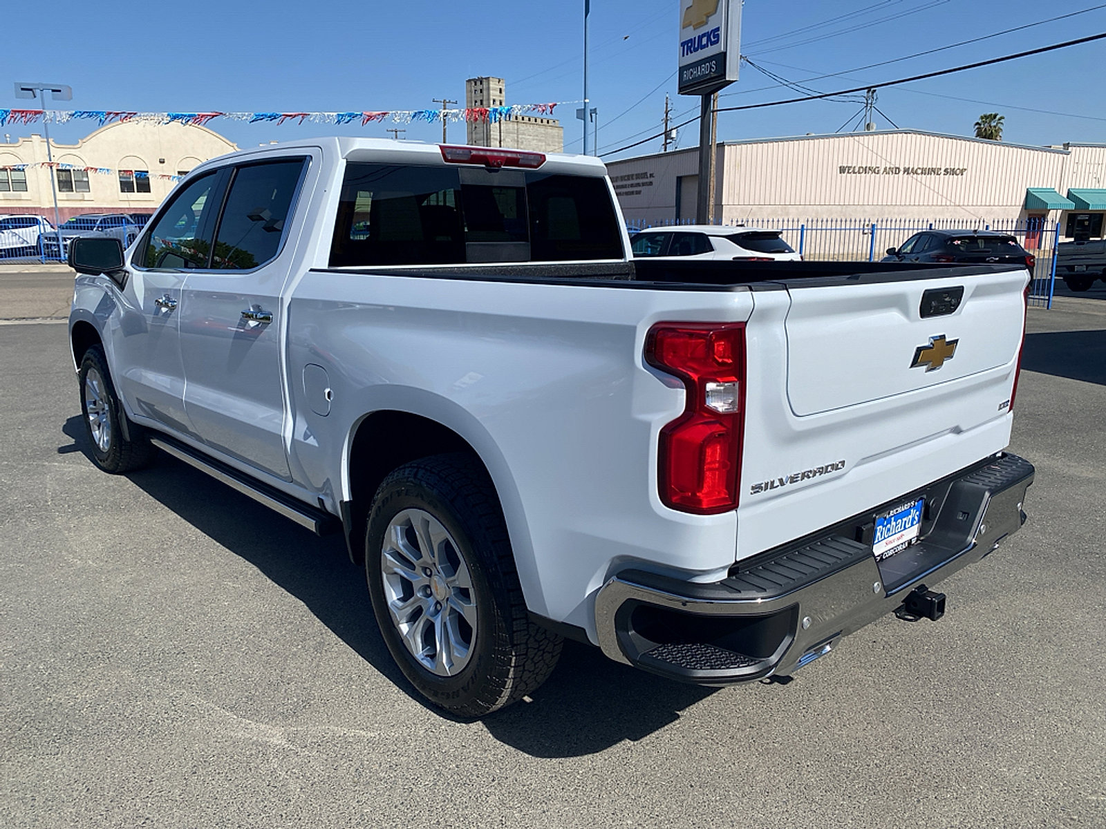 New 2026 Chevrolet Silverado 1500 LTZ w/ LTZ Premium Package AWD/4WD image 11