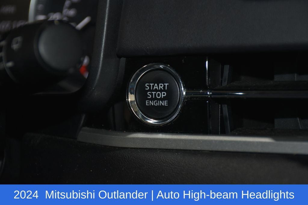 Used 2024 Mitsubishi Outlander SE AWD/4WD image 14