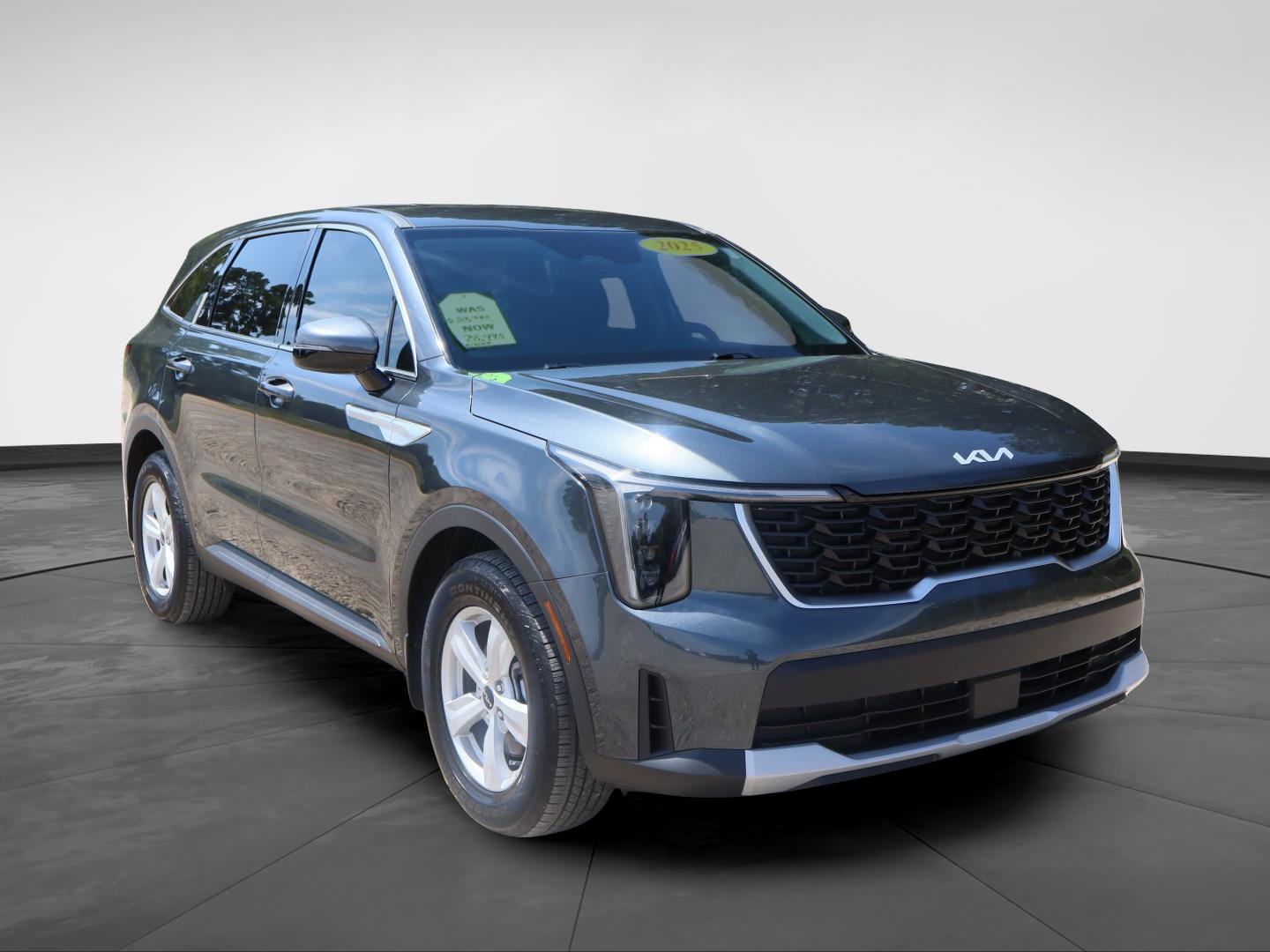 Used 2025 Kia Sorento LX image 1