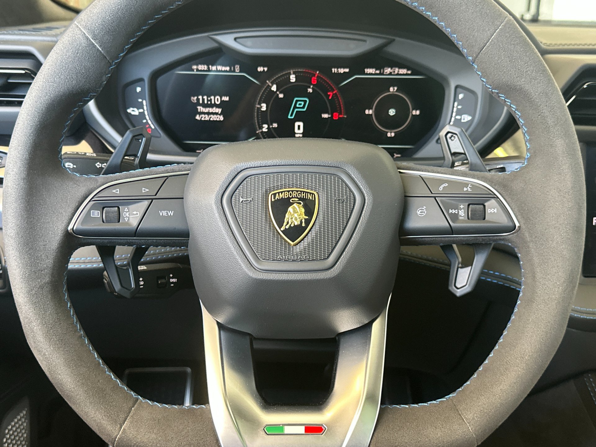 Used 2025 Lamborghini Urus SE AWD/4WD image 28