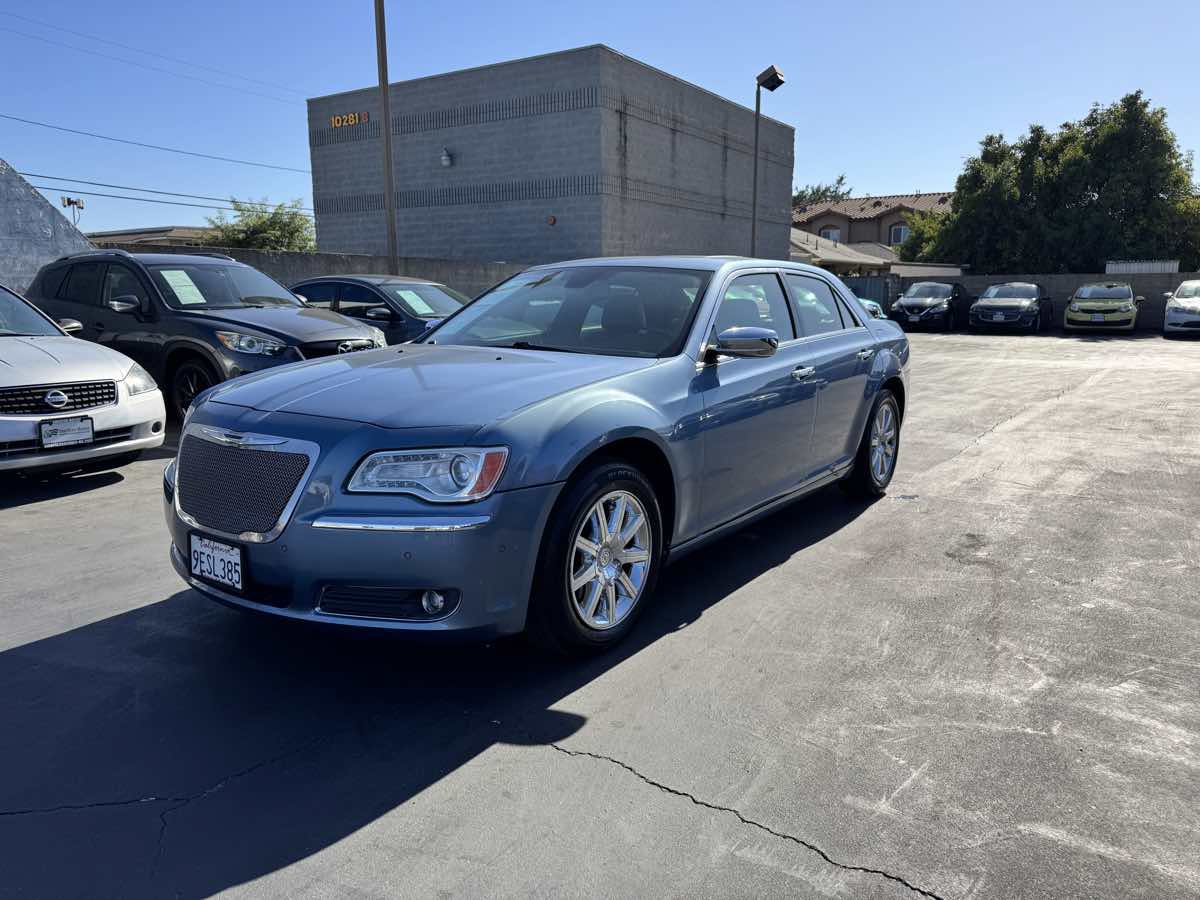 Used 2011 Chrysler 300 C RWD image 13