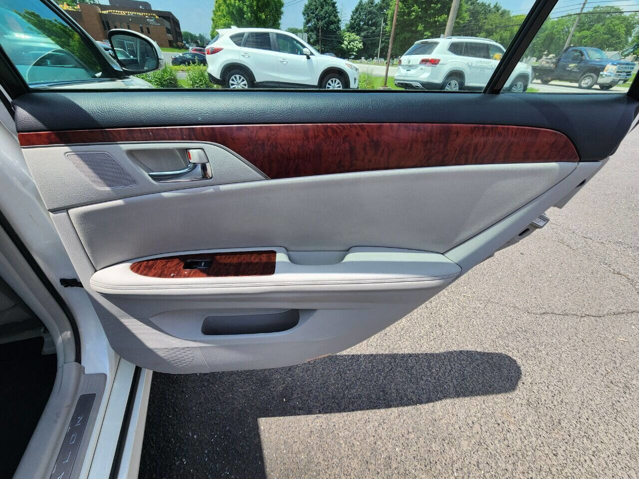 Used 2012 Toyota Avalon image 28