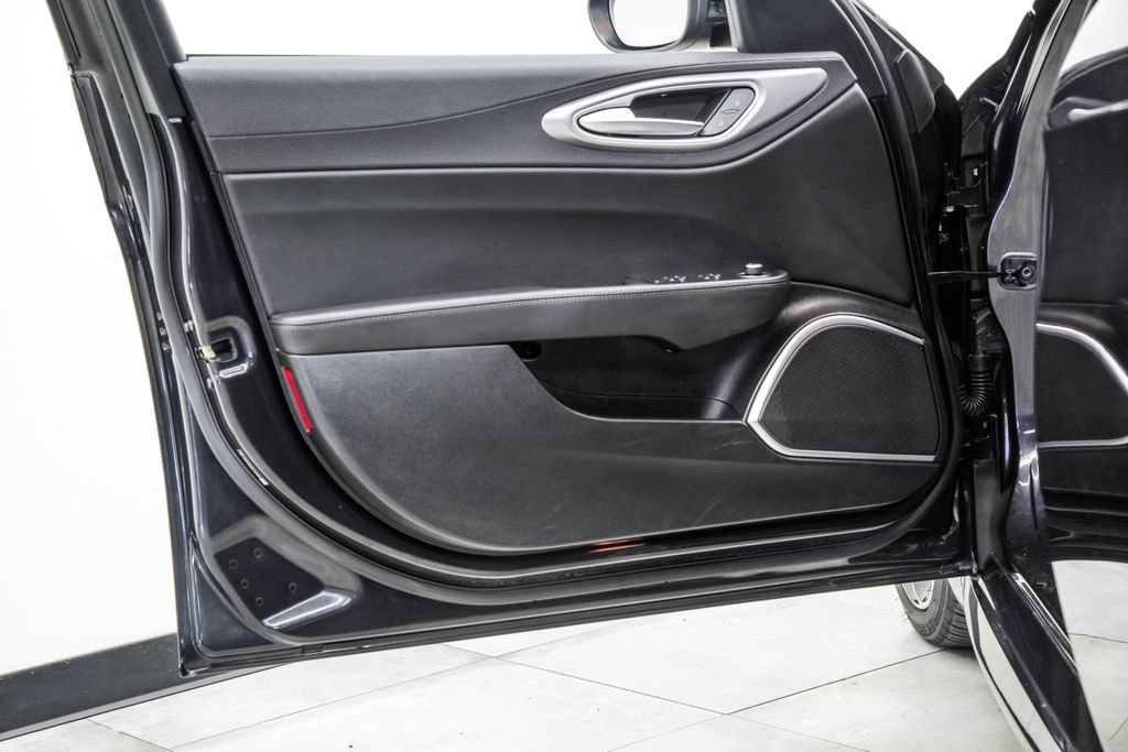 Used 2023 Alfa Romeo Giulia Veloce RWD image 42