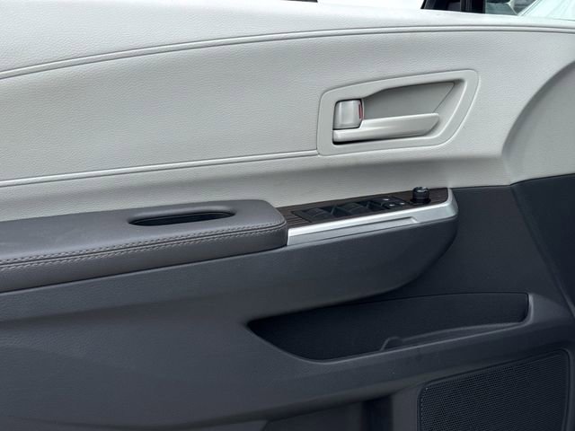 Used 2023 Toyota Sienna LE FWD image 24