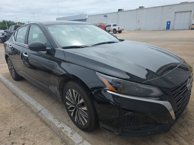 Used 2025 Nissan Altima 2.5 SV FWD image 7