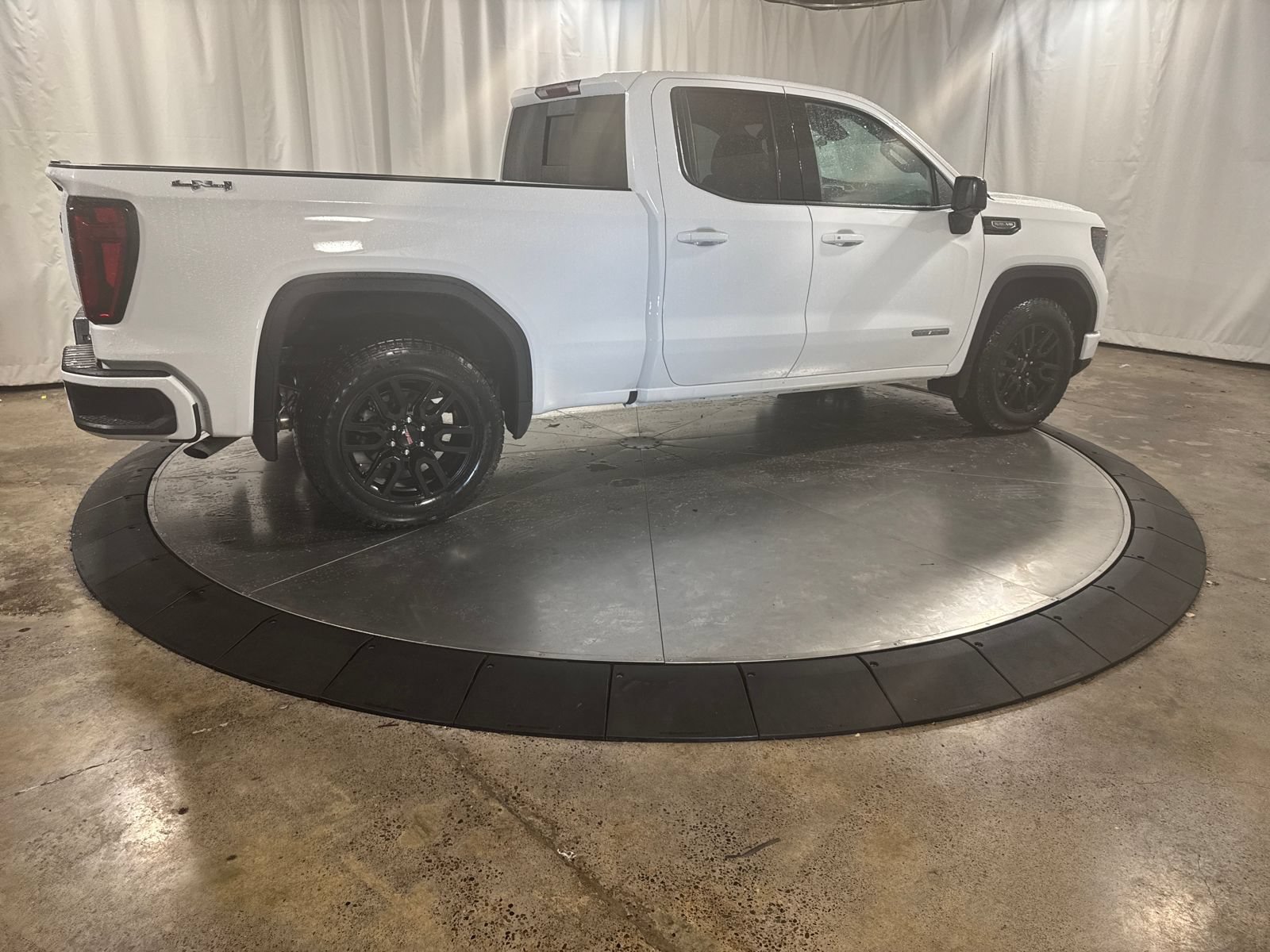 Used 2026 GMC Sierra 1500 Elevation w/ Preferred Package AWD/4WD image 12