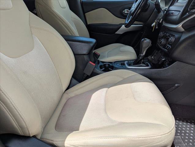Used 2018 Jeep Cherokee Latitude w/ Cold Weather Group AWD/4WD image 20