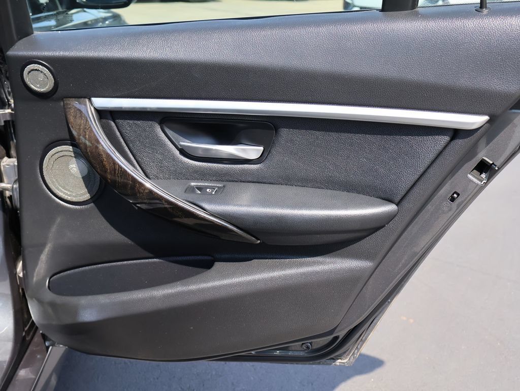Used 2018 BMW 340i xDrive Sedan w/ Premium Package AWD/4WD image 17