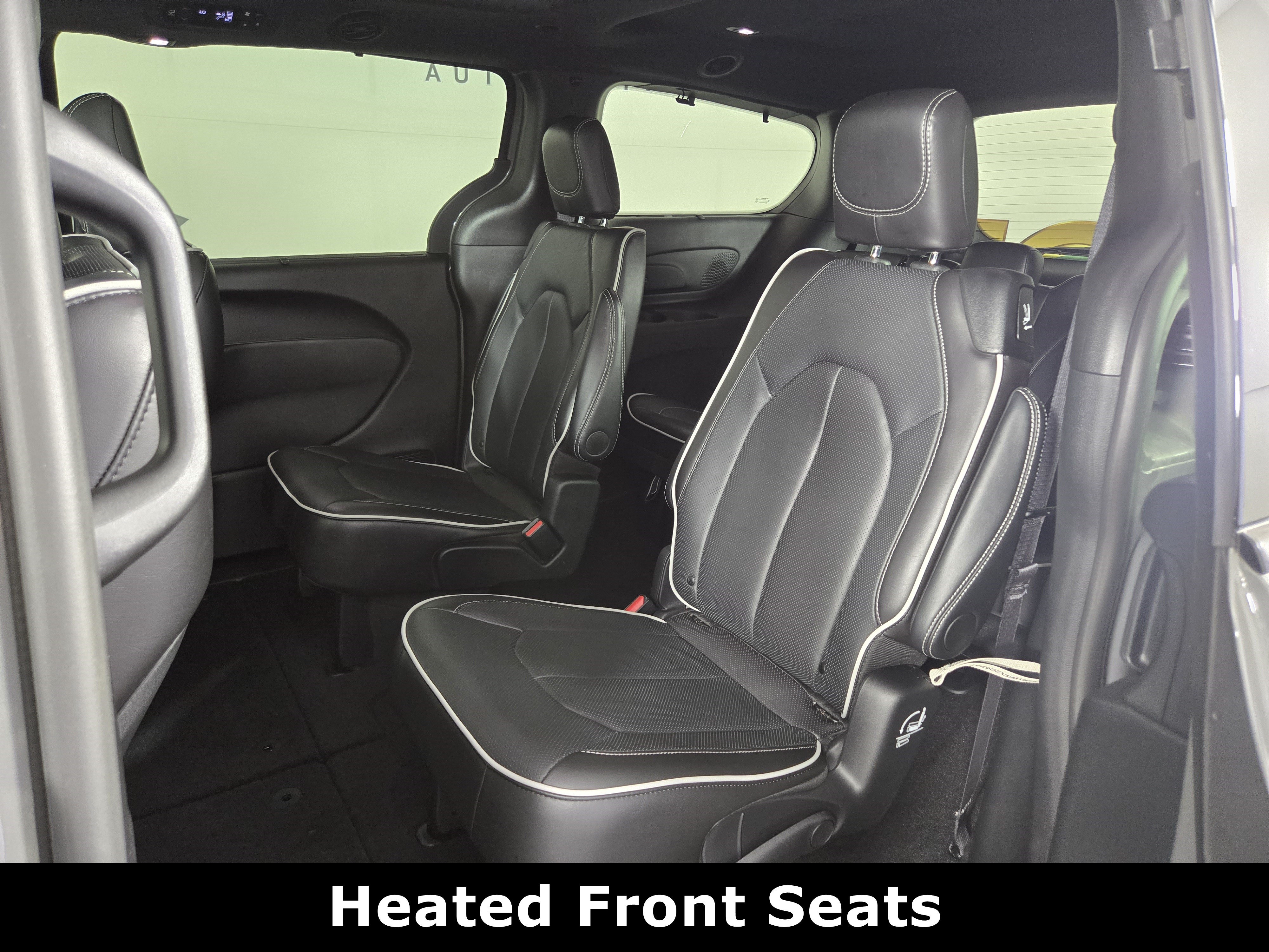 Used 2025 Chrysler Pacifica Limited FWD image 13