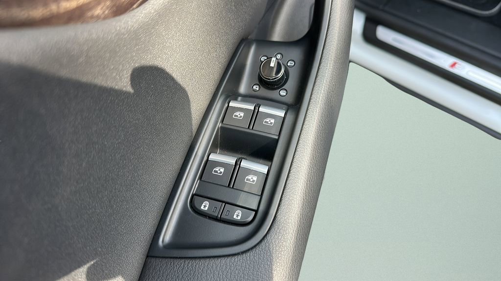 Used 2020 Audi Q8 Prestige w/ Prestige Package image 25