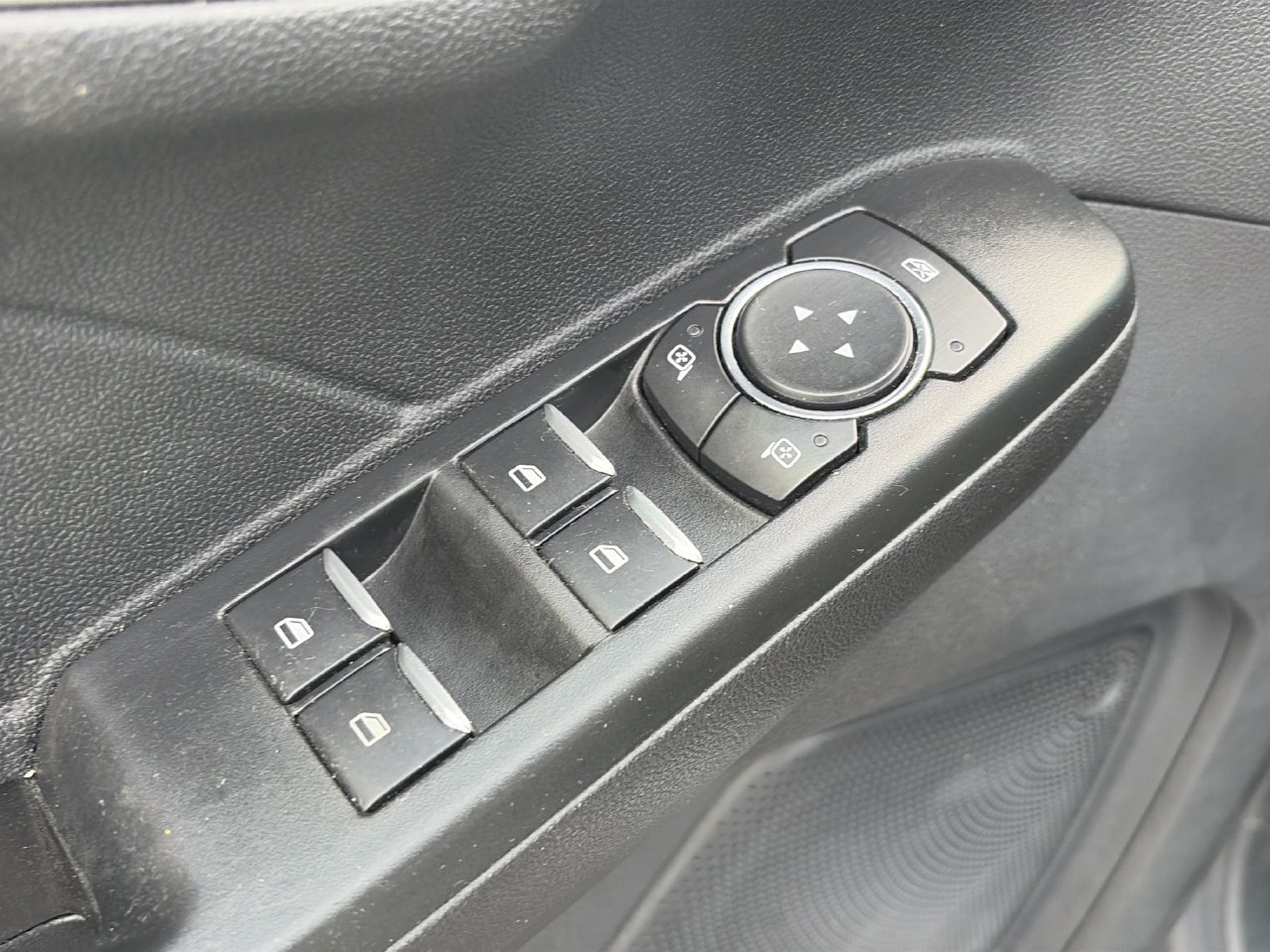 Used 2022 Ford Escape SE FWD image 15