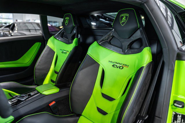 Used 2022 Lamborghini Huracan EVO RWD image 32