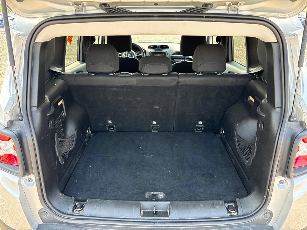 Used 2017 Jeep Renegade Latitude w/ Cold Weather Group AWD/4WD image 11