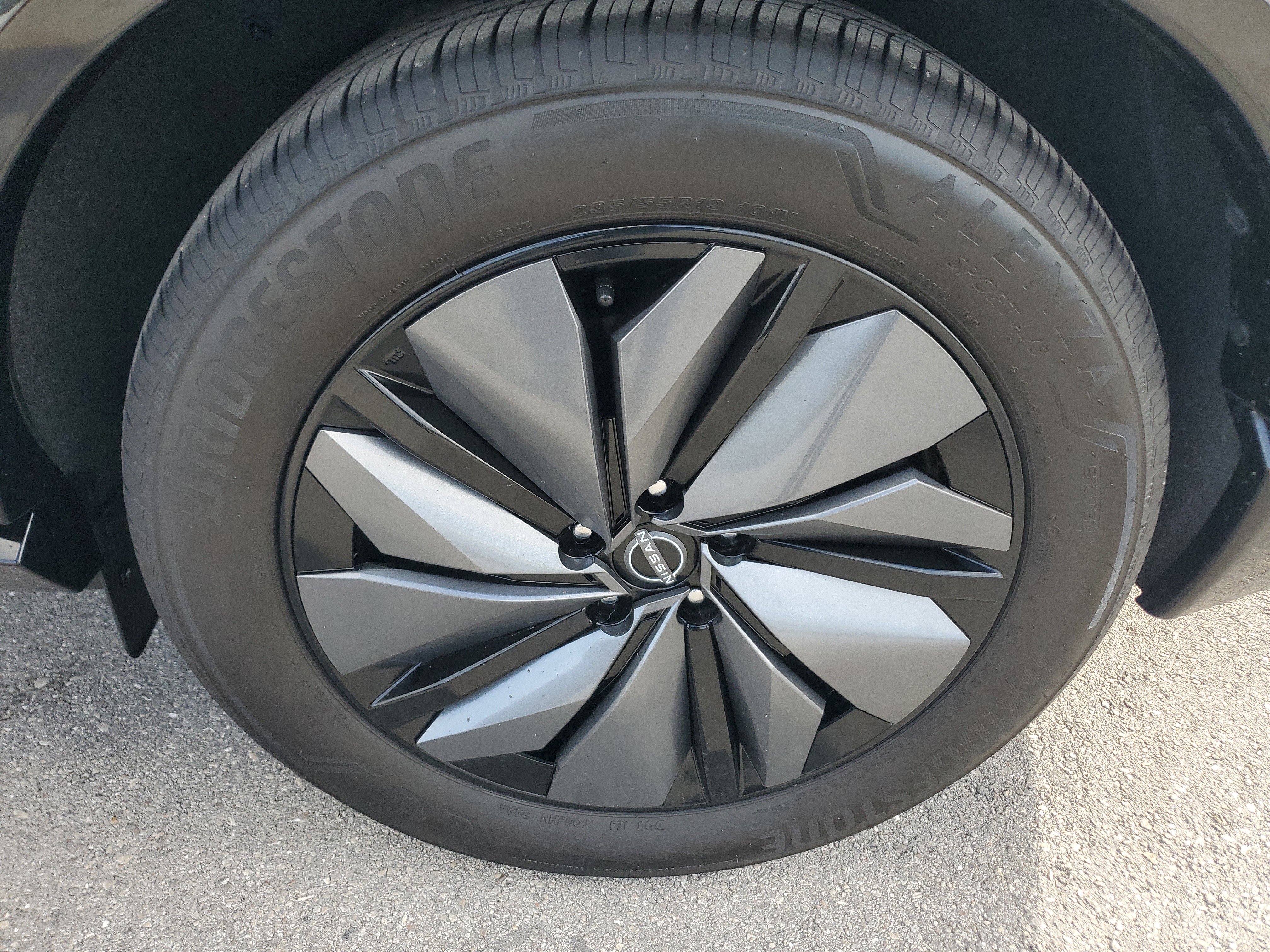 Certified 2025 Nissan Ariya FWD image 28