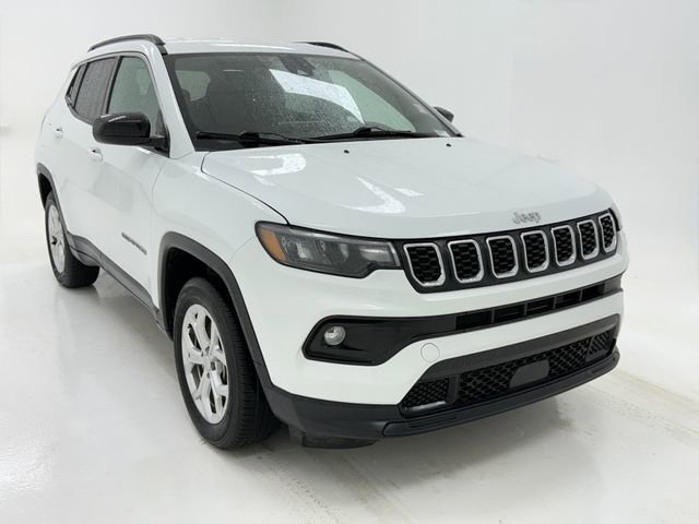 Used 2024 Jeep Compass Latitude image 2