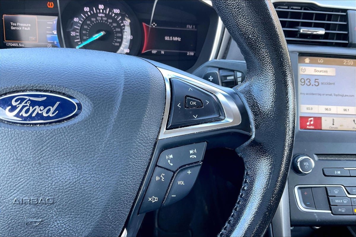 Used 2017 Ford Fusion SE w/ Equipment Group 201A image 19