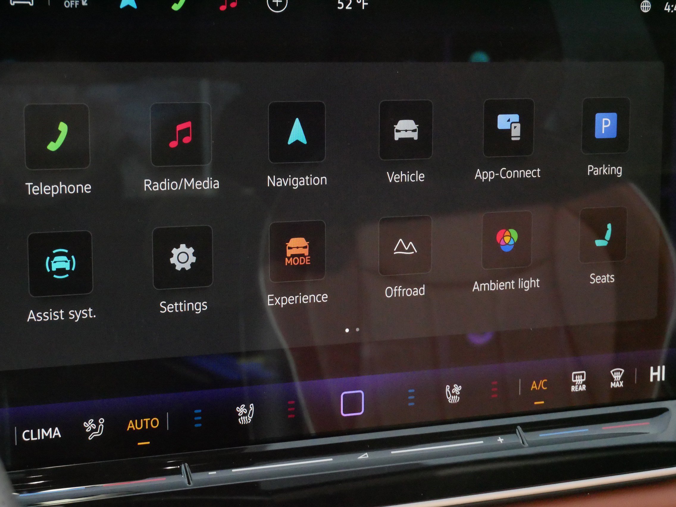 Certified 2025 Volkswagen Tiguan SEL R-Line image 24