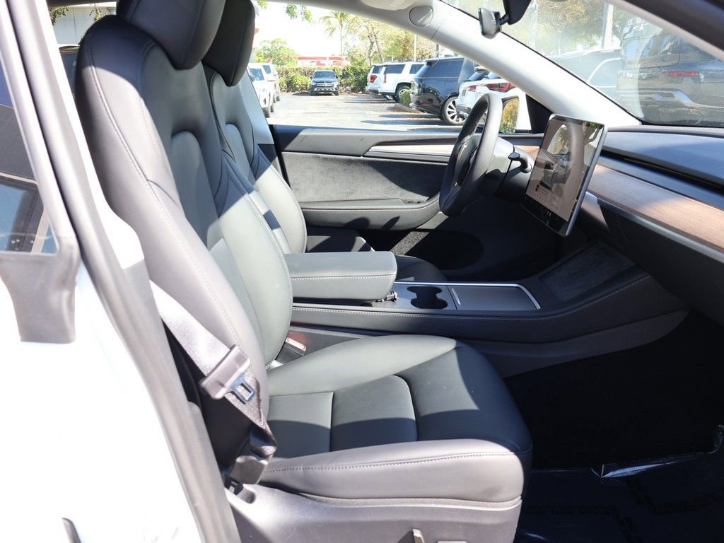 Used 2025 Tesla Model Y Long Range image 30