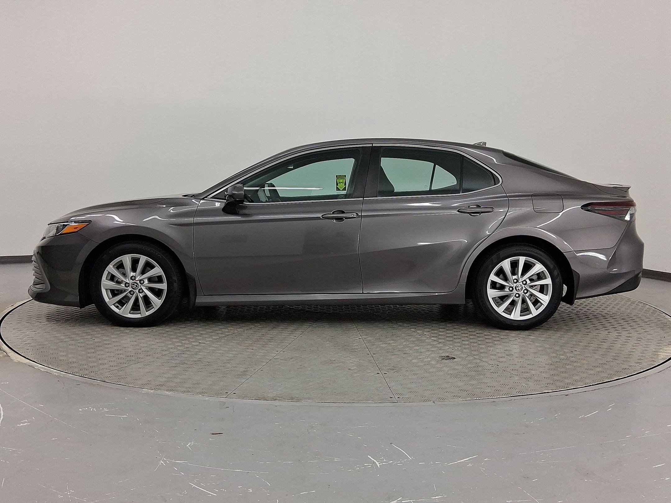 Used 2021 Toyota Camry LE image 2