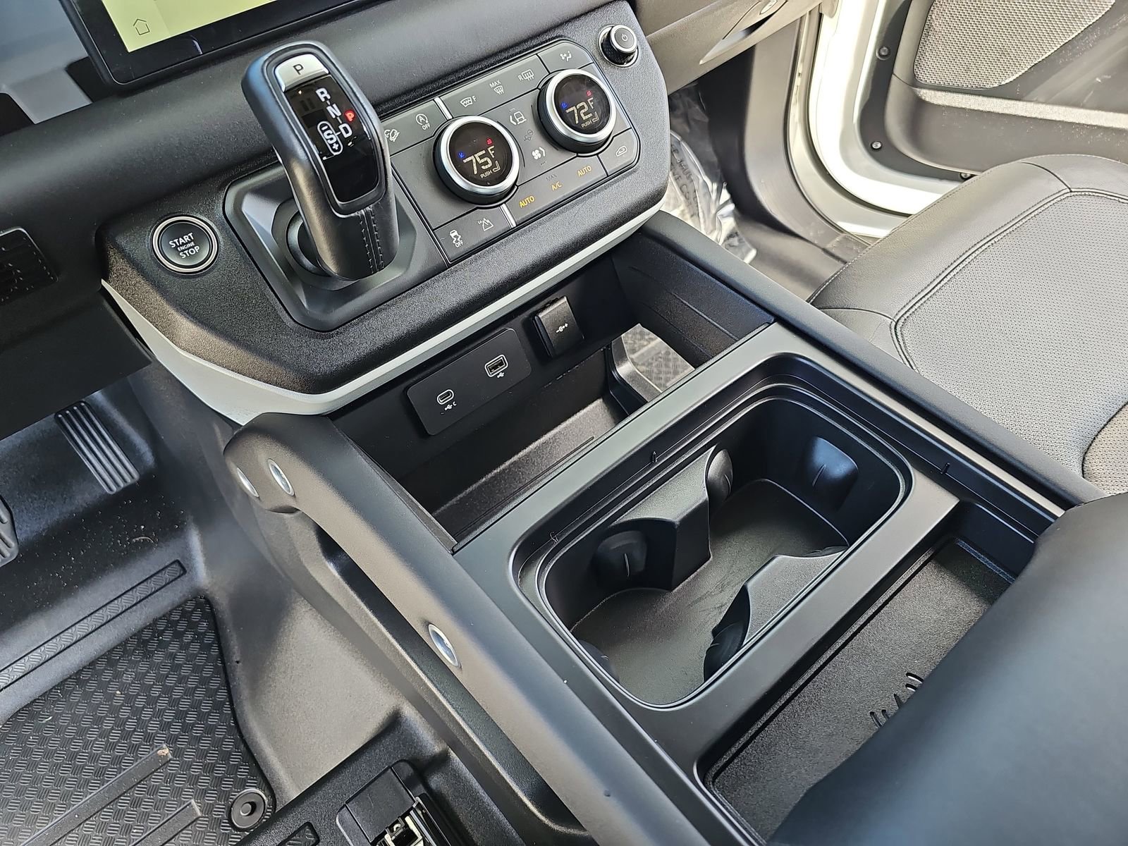 Used 2024 Land Rover Defender 90 S image 23