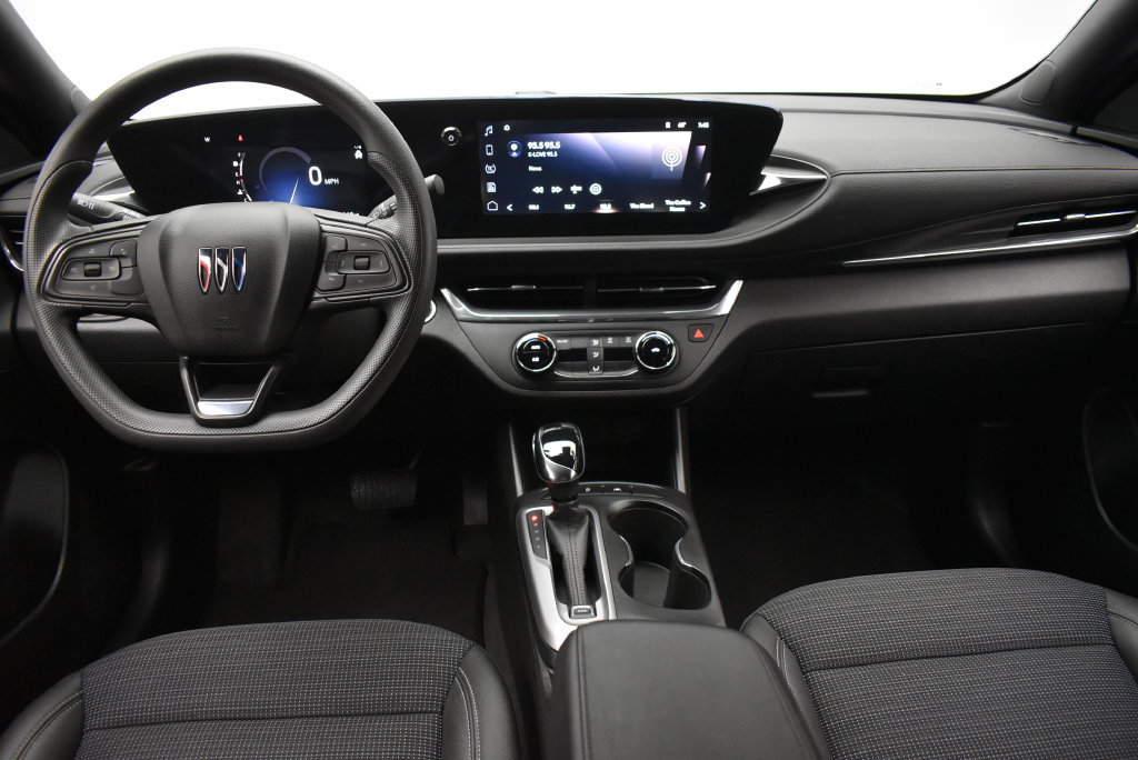 Used 2025 Buick Envista Preferred FWD image 24