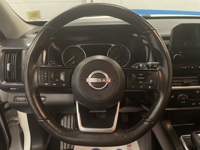 Used 2024 Nissan Pathfinder SL w/ Black Appearance Package AWD/4WD image 14
