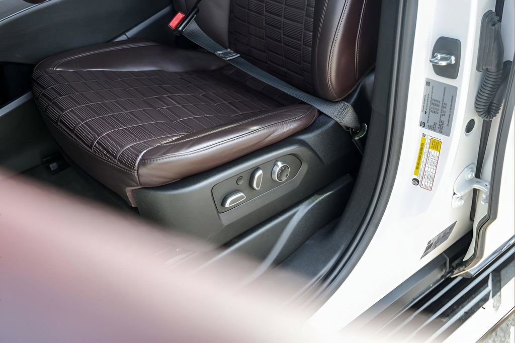 Certified 2023 Cadillac Escalade Sport Platinum image 8