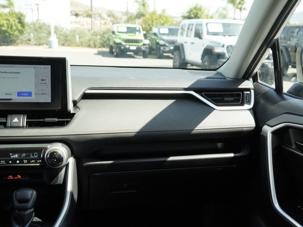 Used 2023 Toyota RAV4 LE AWD/4WD image 27